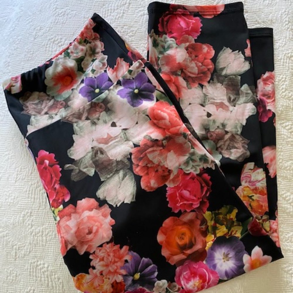 Onzie Capri yoga pants